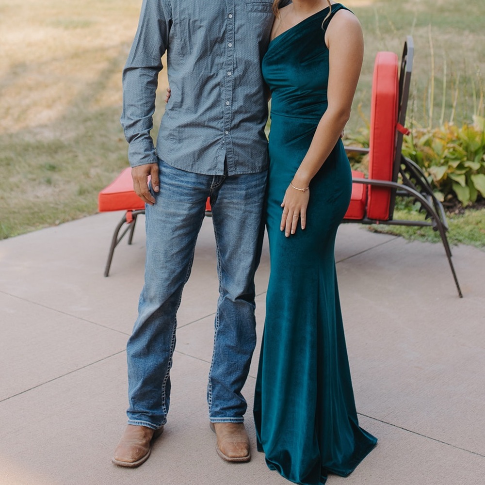 Elegant Teal One-Shoulder Gown